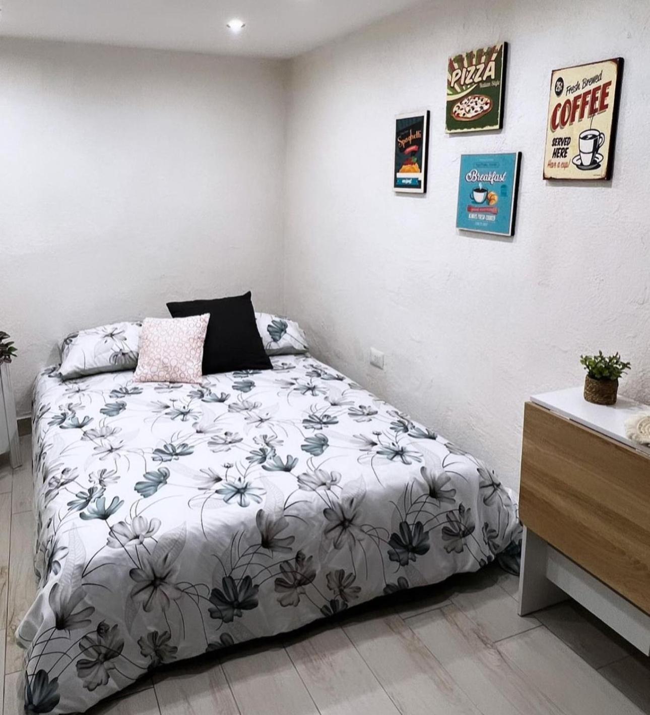 Vesuvia Guest House เนเปิลส์ ภายนอก รูปภาพ