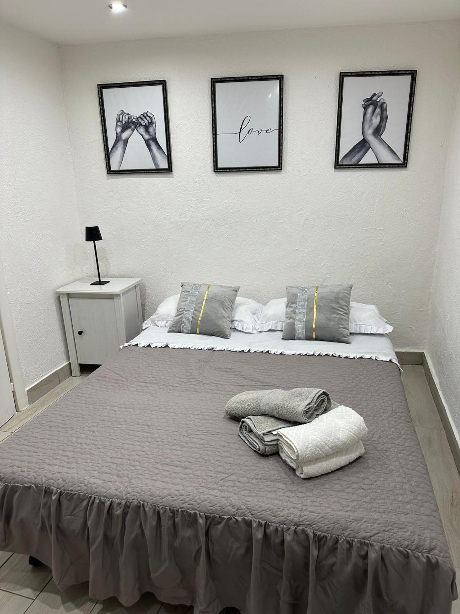 Vesuvia Guest House เนเปิลส์ ภายนอก รูปภาพ